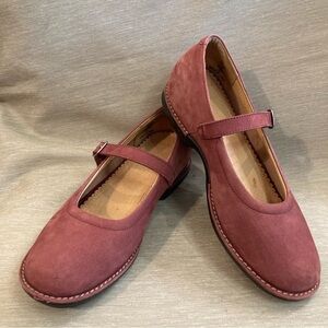 LAND’S END Sz 9B Suede  Mary Jane Style Rubber Sole Buckle Closure Sandals Shoes